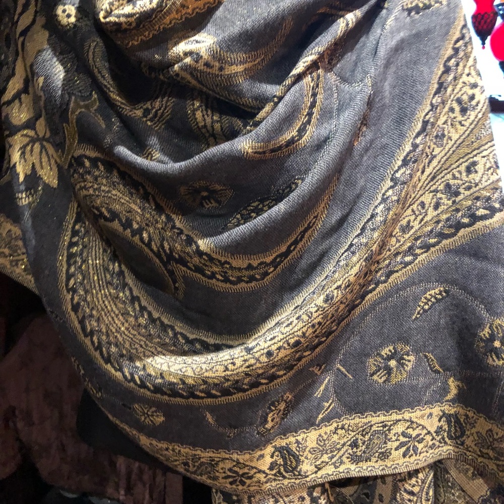 Vintage styled paisley pashmina shawl